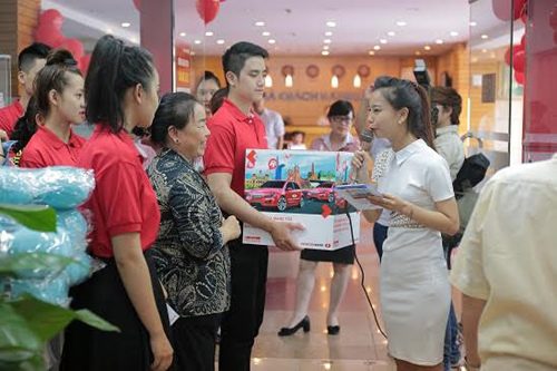 Ngân hàng 'gõ cửa tận nhà' giới thiệu  giải pháp tài chính