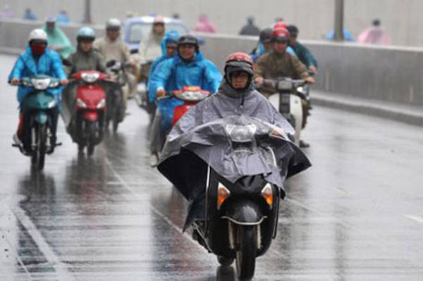 Hà Nội cảnh báo mưa dông, miền Bắc tiếp tục nắng gắt