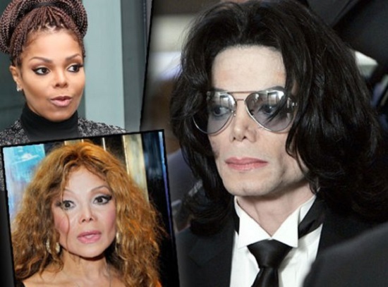 Michael Jackson bị tố đụng chạm nhạy cảm với em gái ruột