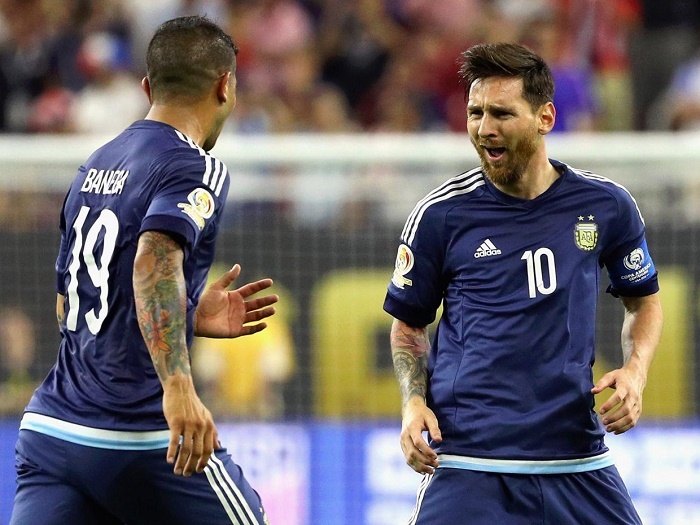 Maradona nhắn Messi: Không giành Copa thì đừng về nước!