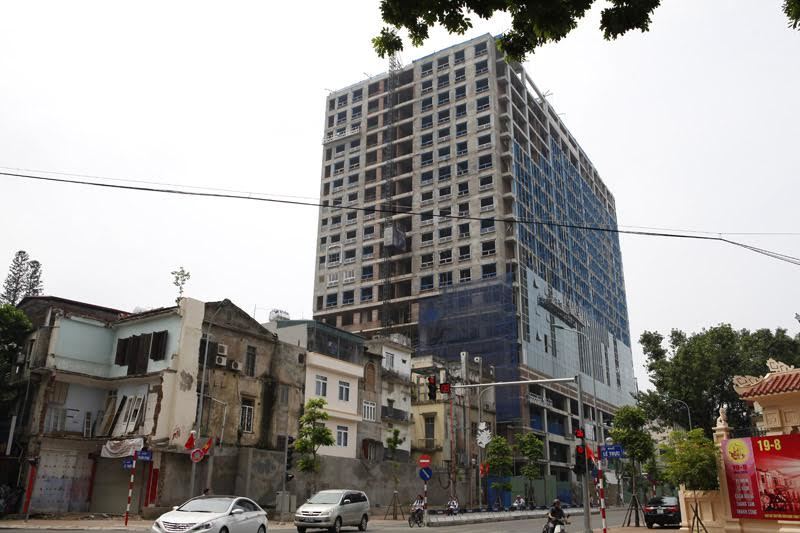 Phong tỏa tài khoản nếu không dỡ phần sai phạm 8B Lê Trực
