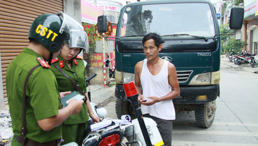Vi phạm giao thông: ai mới có quyền xử phạt?