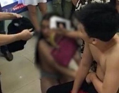 Tâm điểm CN: Mua phải iPhone 6S 'dựng', cô gái cởi hết quần áo