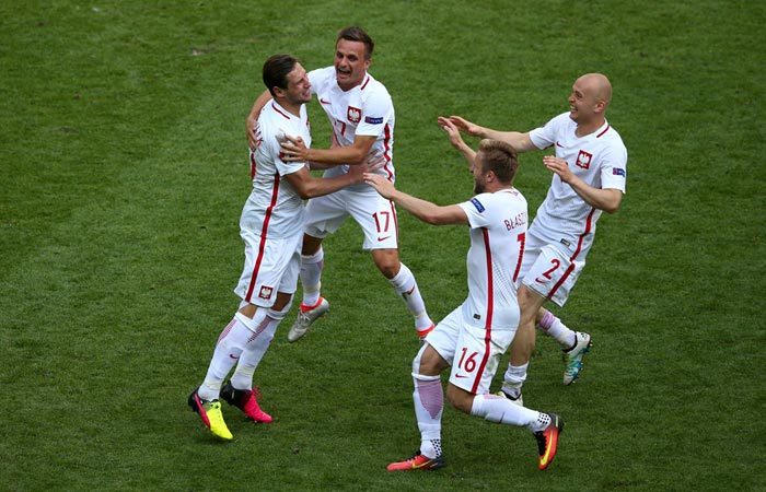 Video bàn thắng Thụy Sĩ 1-1 Ba Lan (pen 4-5)