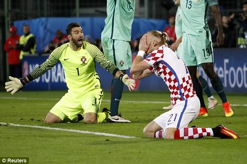 CĐV Croatia òa khóc khi Quaresma ghi bàn thắng
