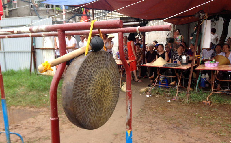 Sân bóng bị thu hồi dân 'gõ kẻng' đòi trả lại