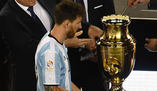 Argentina bại trận: Đừng khóc cho Leo Messi!