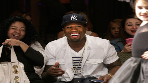 Ca sỹ văng tục trước 40.000 khán giả bị phạt 40 triệu