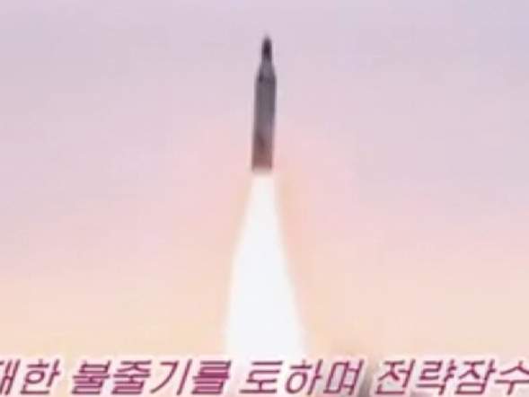 Triều Tiên tung video bắn tên lửa nhắm tới Guam?
