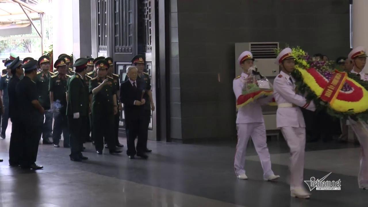 Lãnh đạo vào viếng