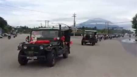 Sửng sốt với màn rước dâu bằng dàn xe Honda 67