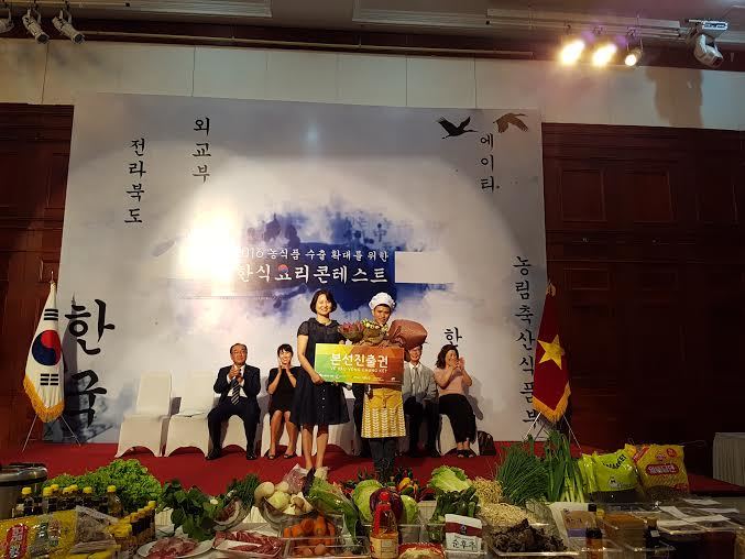 Thành 'đại sứ ẩm thực' Hàn Quốc nhờ món miến trộn