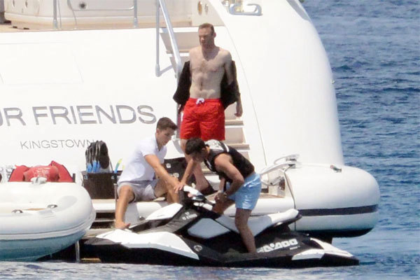 Rooney cùng vợ đi xả hơi trên du thuyền hạng sang