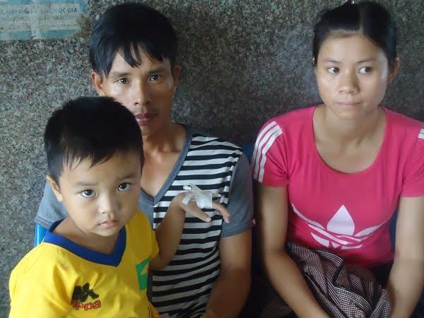 Vợ chồng nghèo nuốt nước mắt nhìn con thơ mắc trọng bệnh