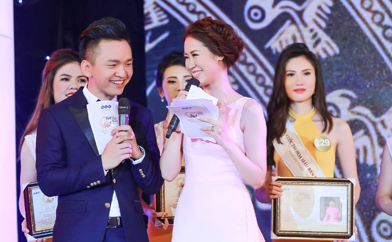 MC chuyên trị hoa hậu dám vượt mặt 'bà trùm' chân dài