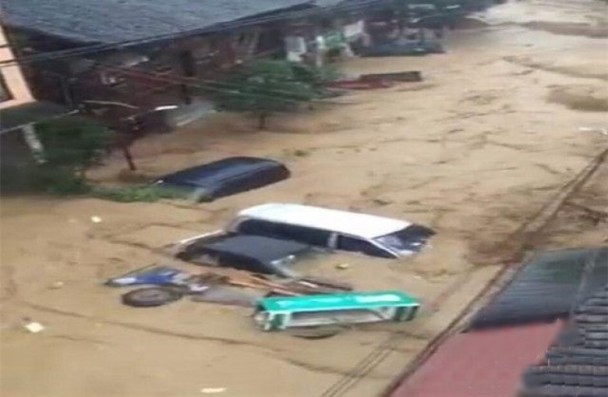 Lụt khủng khiếp ở TQ, 70 người chết