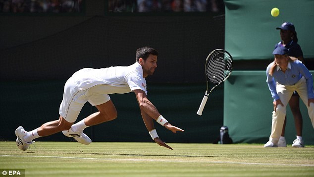 Video Djokovic thảm bại trước Querrey tại Wimbledon