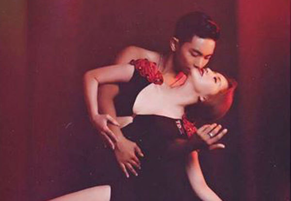 Khánh Thi quấn quýt với chồng trẻ kém 12 tuổi