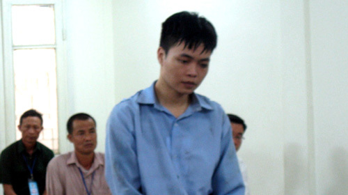 Giết người vì thiếu 2,5 triệu đồng, nam sinh khóc nấc