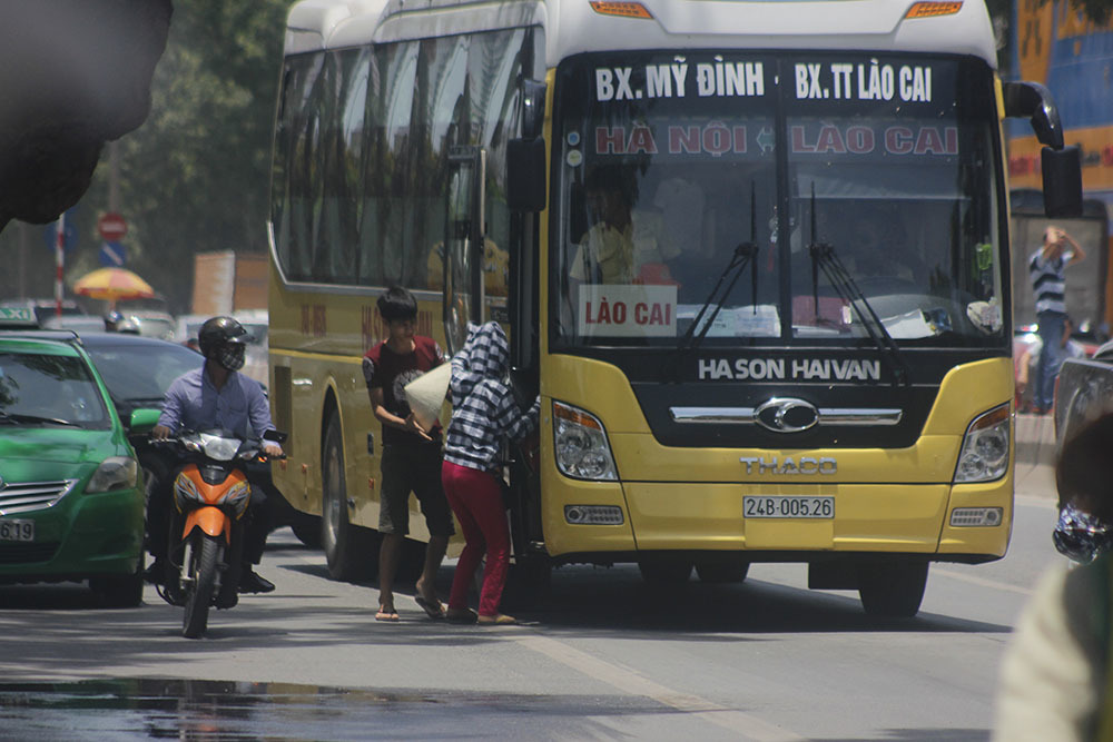 Xe khách rùa bò, xe tải như tên bay