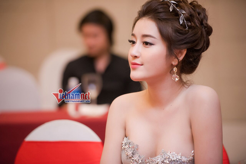 Gợi cảm thế này chỉ có thể là Á hậu Huyền My