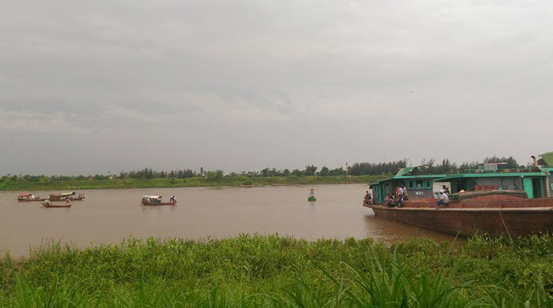 Chìm tàu trên sông hồng