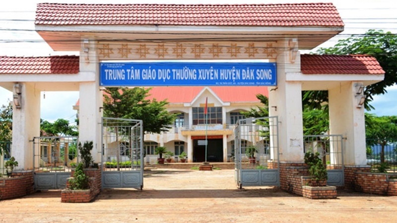 Giám đốc ép giáo viên làm sai?