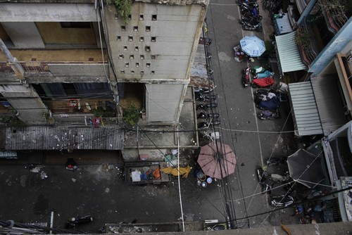 Cận cảnh chờ sập ở chung cư Cô Giang