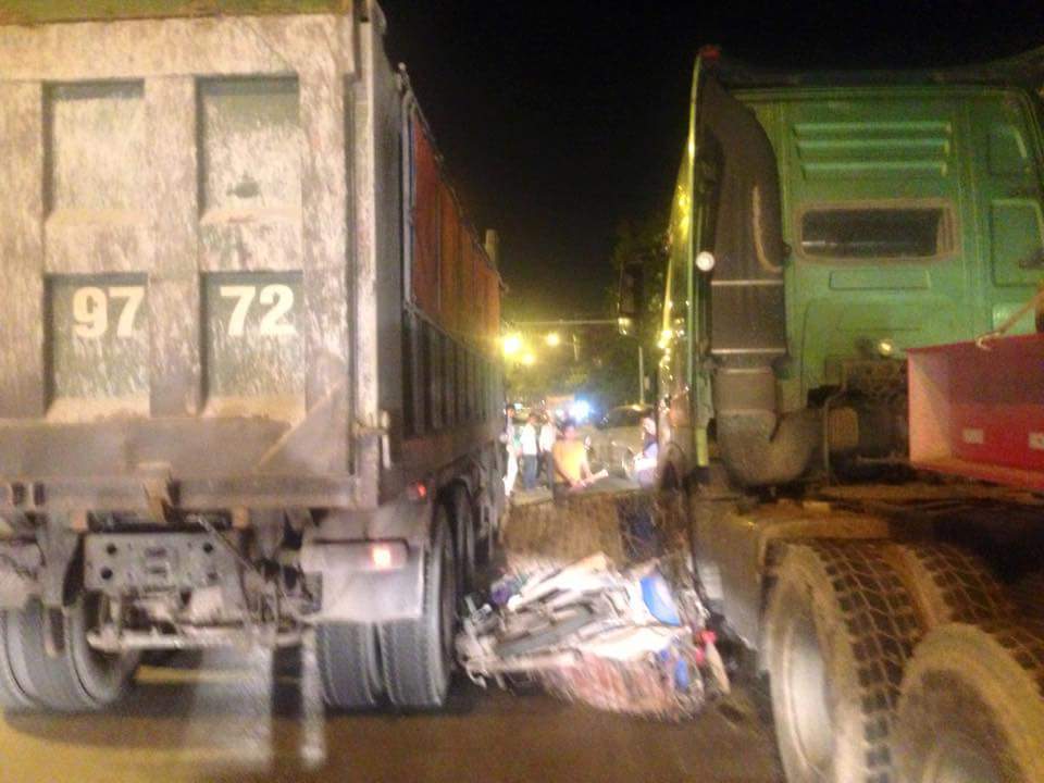 Hà Nội: Va chạm liền với 2 xe tải, một phụ nữ chết thảm