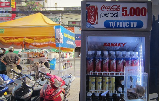 Bỏ 5.000 đồng lấy nước ngọt uống thoải mái tại Sài Gòn