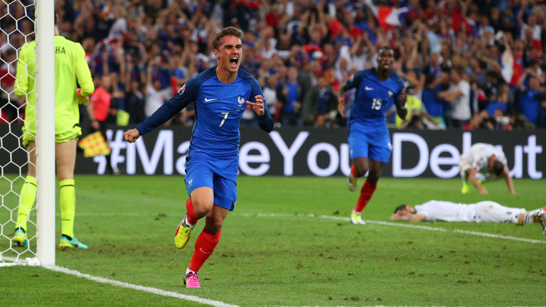Griezmann là siêu nhân, Deschamps thật 