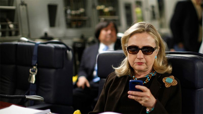 'Bóng ma' email lại trở về 'ám' Hillary