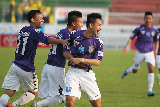 Thắng nghẹt thở B.Bình Dương, HN T&T vào top 3
