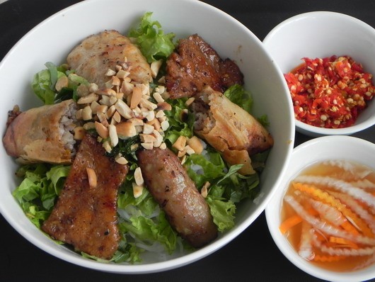 20 địa chỉ ăn vặt hấp dẫn du khách ở Sài Gòn