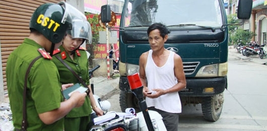 Khi nào cảnh sát trật tự được kiểm tra hành chính xe