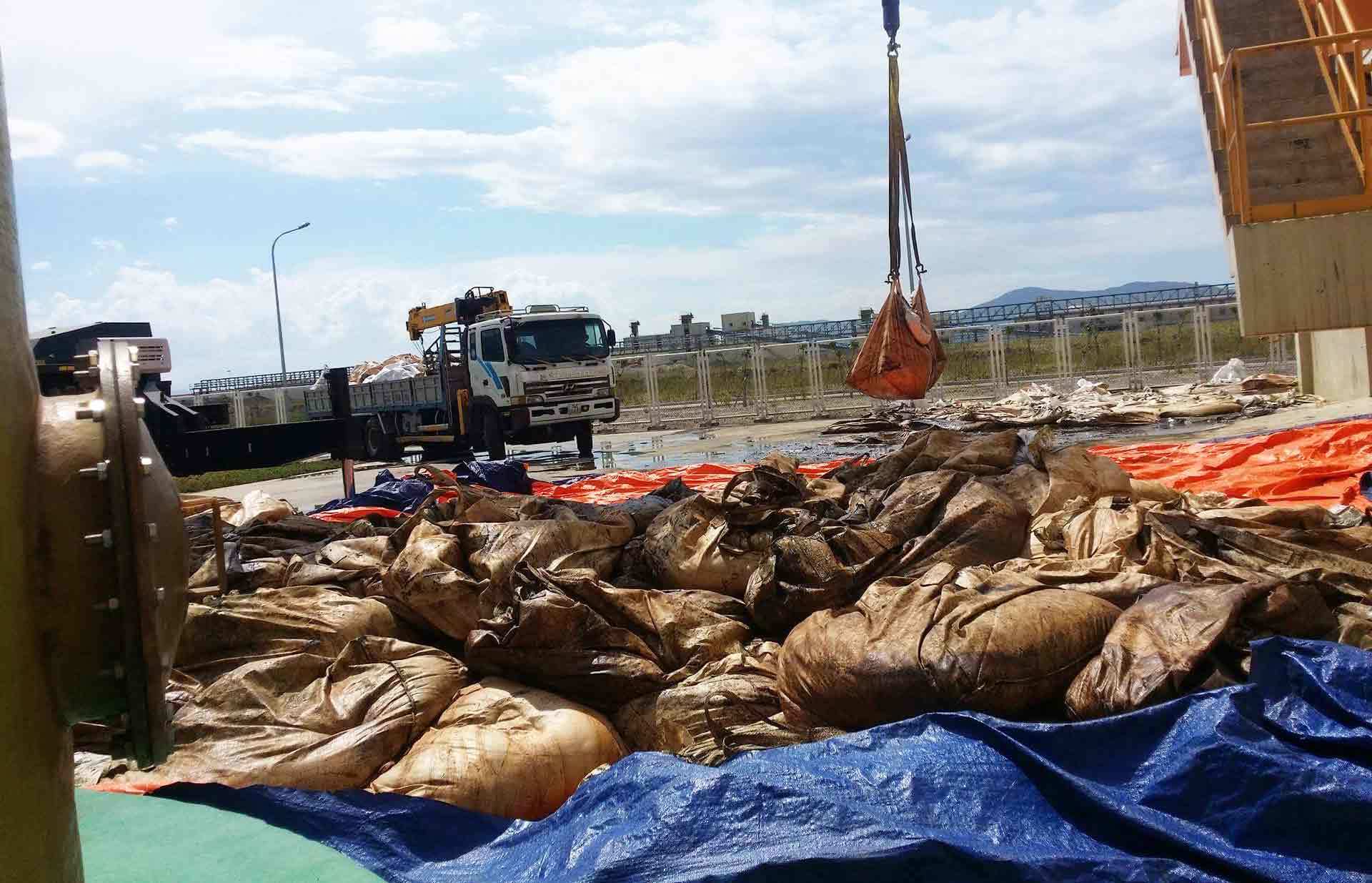 Cảnh chất thải công nghiệp ‘đóng gói’ ngập tràn Formosa