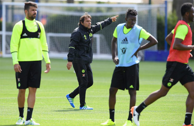 Conte cực máu lửa trên sân tập Chelsea