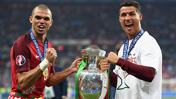 Real Madrid chuẩn bị thưởng cho Ronaldo và Pepe