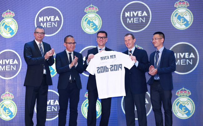 Huyền thoại Real đến Việt Nam