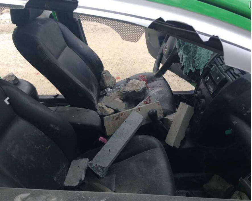 Vác dao đi chém nhau, bị cả làng đánh nguy kịch