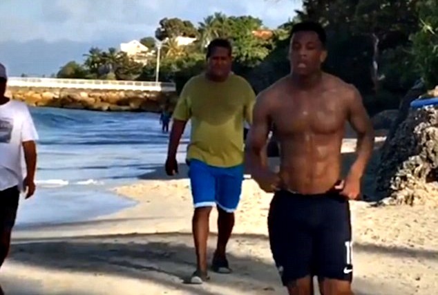 Man Utd tập trung, Martial âm thầm