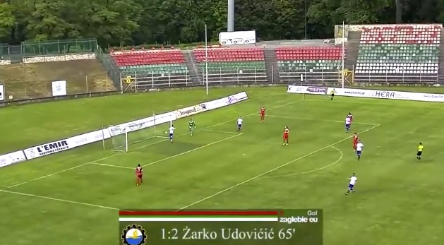 Xem cầu thủ đá phản lưới nhà như bán độ