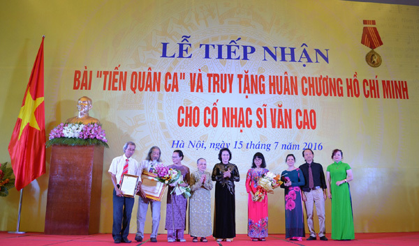 Gia đình Nhạc sĩ Văn Cao hiến tặng 