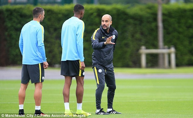 Pep Guardiola thiết quân luật, sao Man City sốc nặng