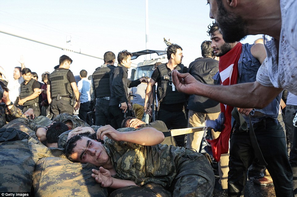 Thảm kịch từ đảo chính quân sự Thổ Nhĩ Kỳ