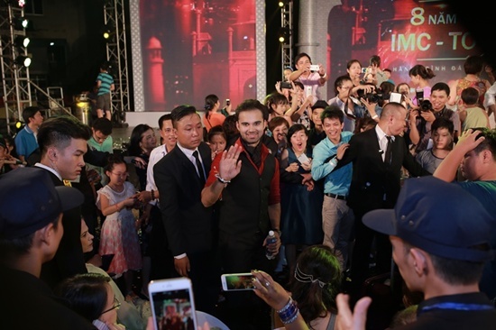Dàn diễn viên 'Cô dâu 8 tuổi' gây náo loạn tại Hà Nội