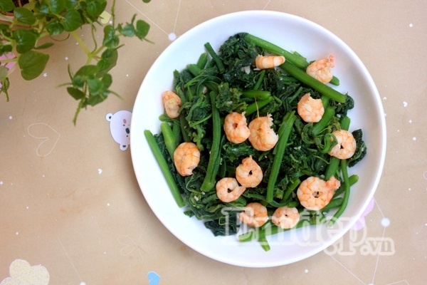 Món ngon đầu tuần: Rau bí xào tôm nõn