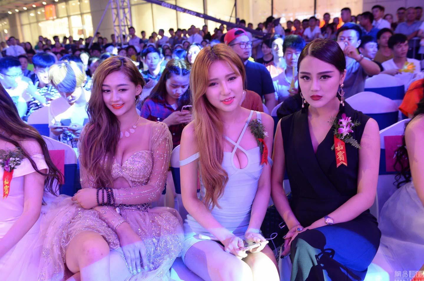 Hình ảnh cuộc thi siêu mẫu 'núi đôi'