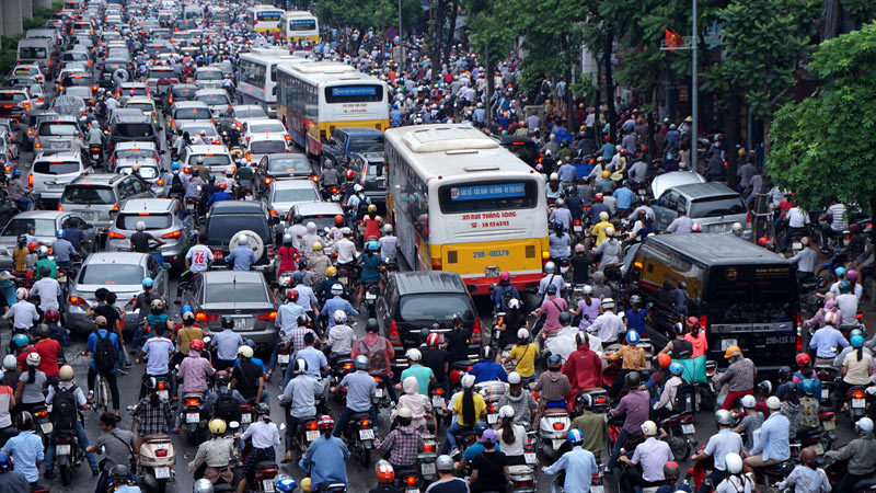 Hà Nội có giàu lên, vẫn khó cai 'nghiện' xe máy