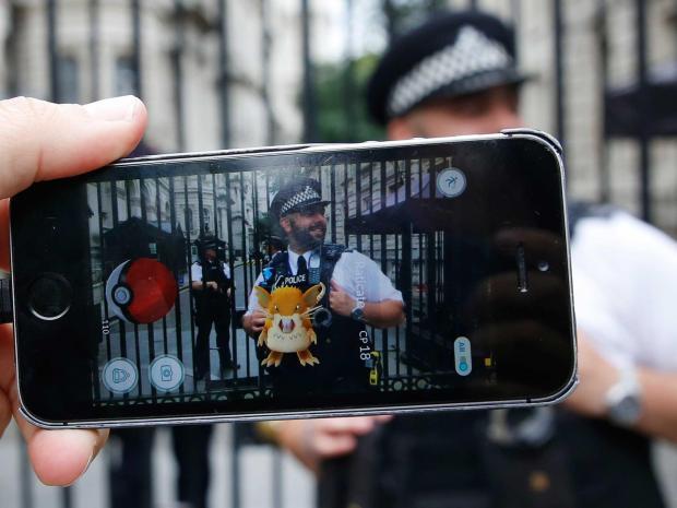 Xem dân mạng phát khùng vì săn Pokemon